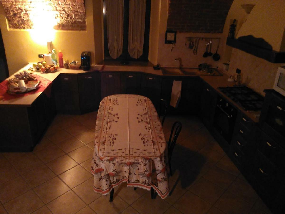 Casa Aromi Ed Arte Vendégház Asti Kültér fotó